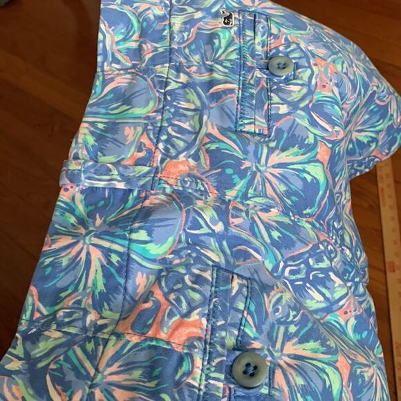 Vineyard Vines size 4 blue and pink shorts - Picture 10 of 11